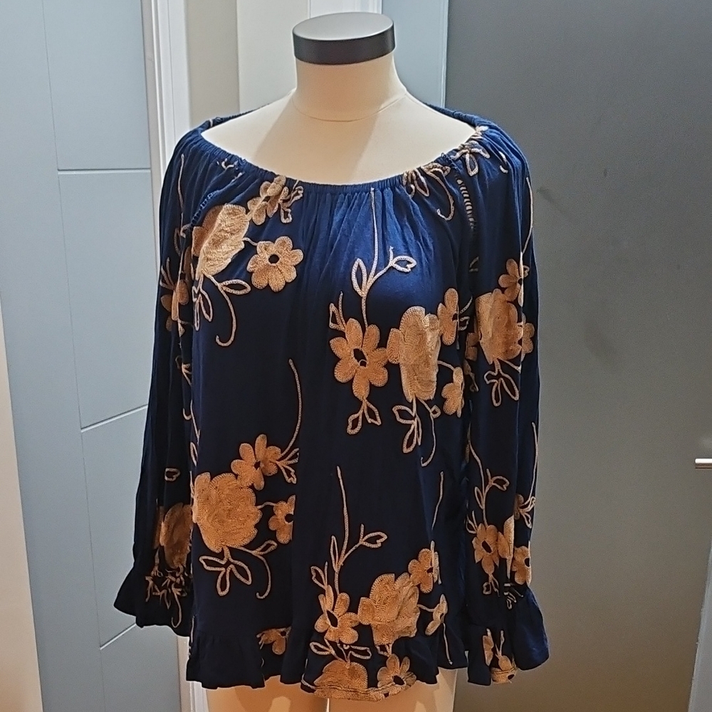 Elegant Floral Embroidered Blouse in Navy and Gold
